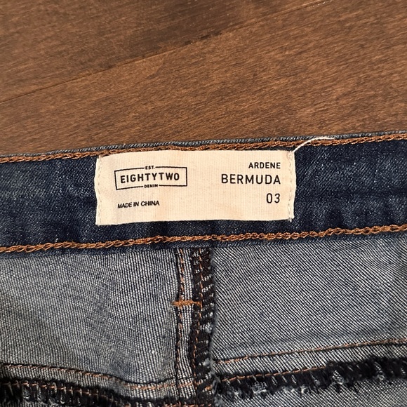 Bermuda dark wash jean shorts - Picture 3 of 4